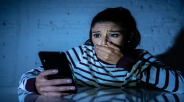 فوبيا الهاتف تؤثر على تواصل أبناء جيل “زد” وتغيّر عاداتهم في الرد على المكالمات